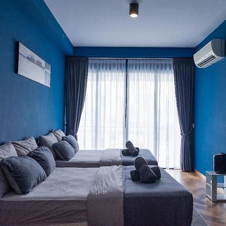 Deluxe Seaview Suite Twin Bed By The Only Bnb Tanjung Tokong Exterior foto