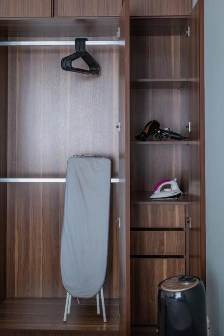 Deluxe Seaview Suite Twin Bed By The Only Bnb Tanjung Tokong Exterior foto